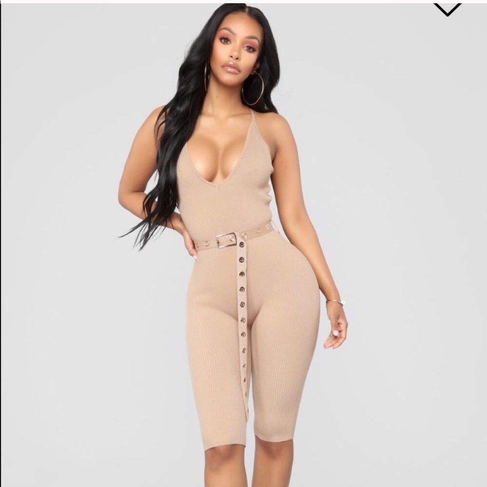 Sale Medium Tan bodysuit & belt ✨